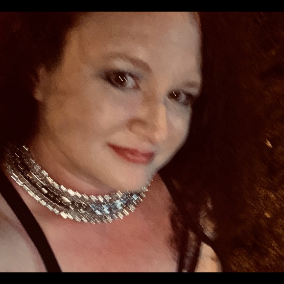 Meet your Posher, Angie - Picture 1 of 1